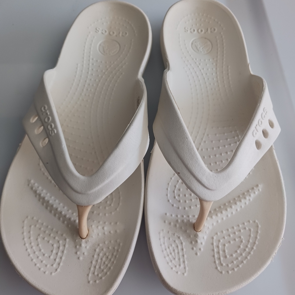 CROCS woman's ivory color slip on thong sandals Size 8